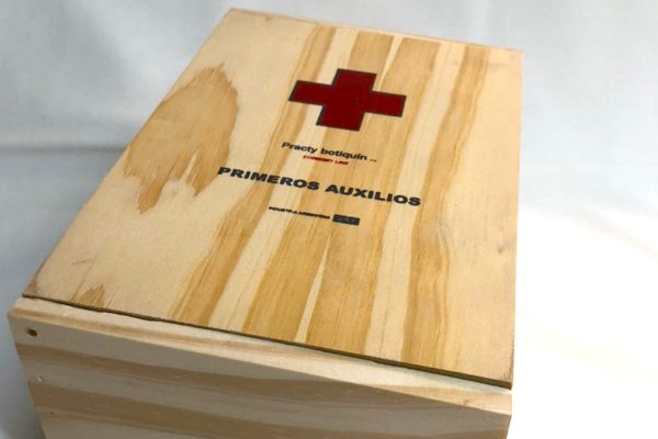Botiquín 257. Línea económica de madera